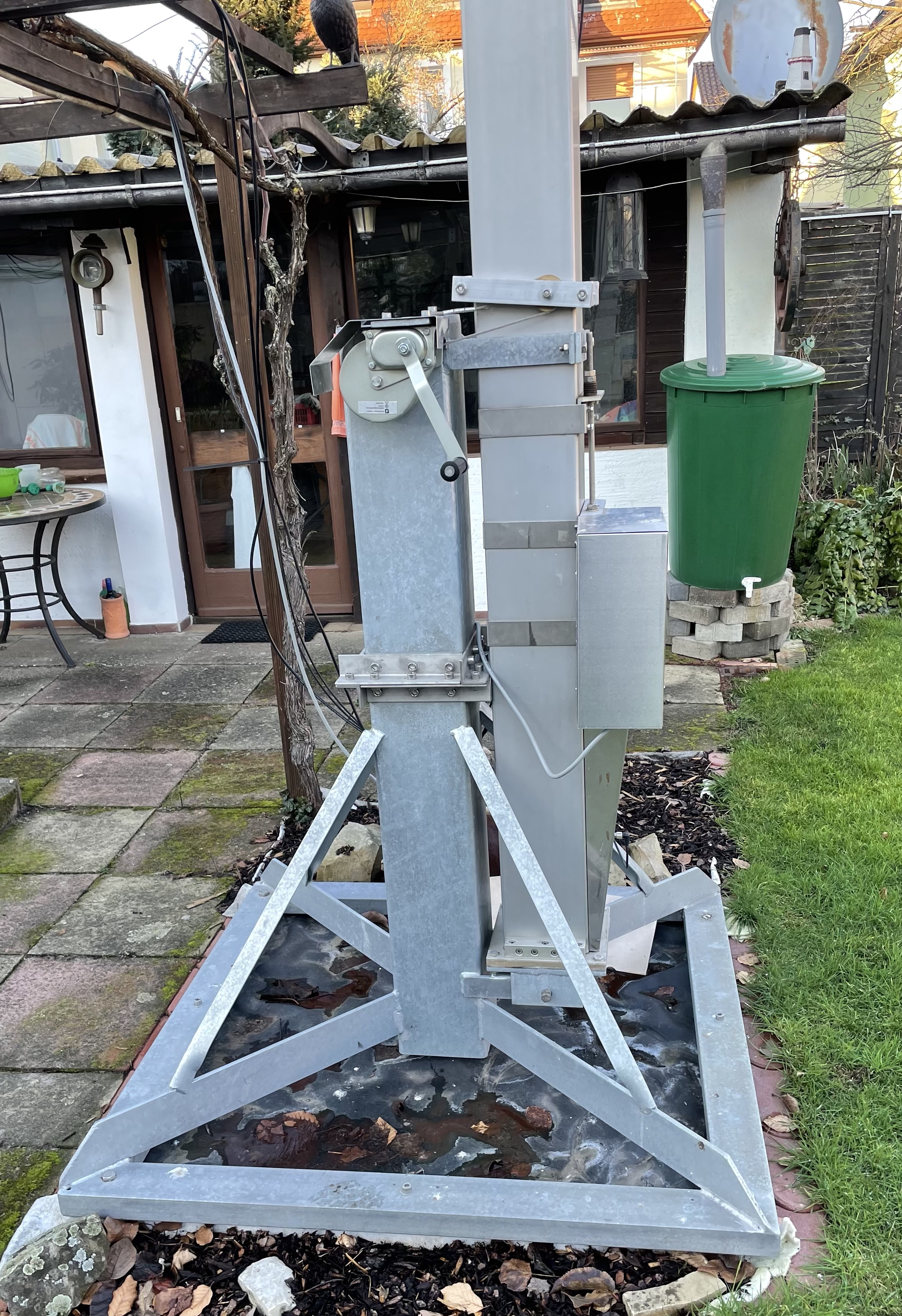 Crankup tower